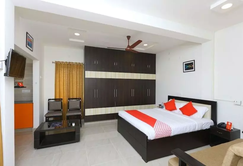 ホテル Oyo 10701 Moukthi Apartment
