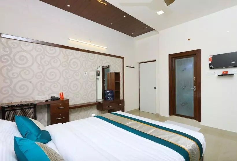 ホテル Oyo 10701 Moukthi Apartment