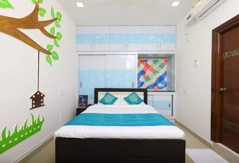 ホテル Oyo 10701 Moukthi Apartment