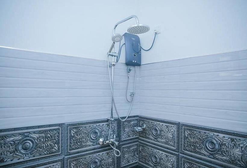 فندق Red Star Kandyan