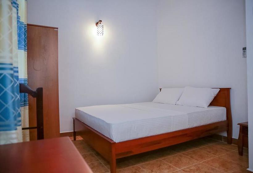 فندق Red Star Kandyan