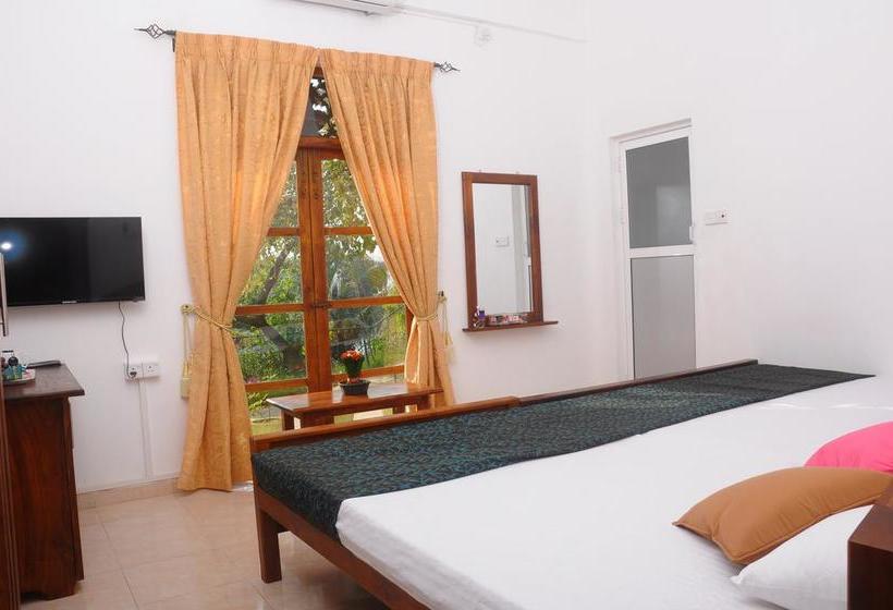Colombo Hotel By Colombo Village