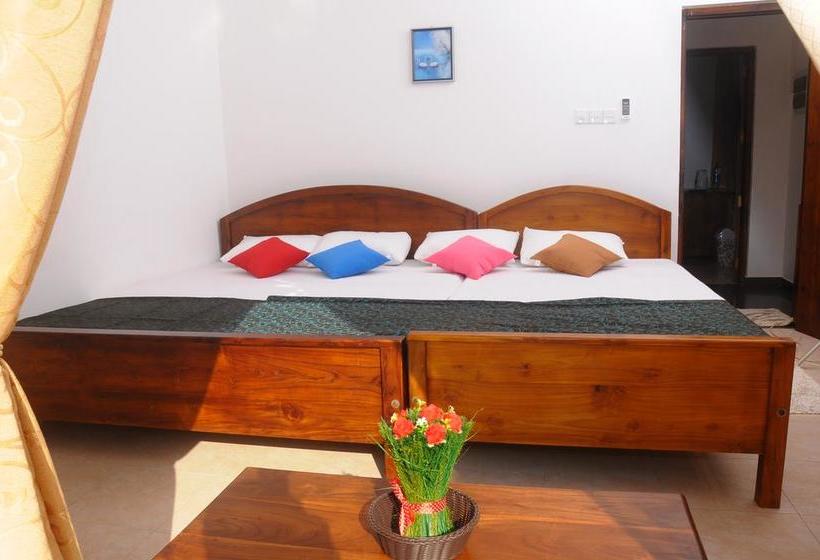 Colombo Hotel By Colombo Village