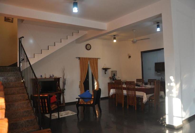 Colombo Hotel By Colombo Village