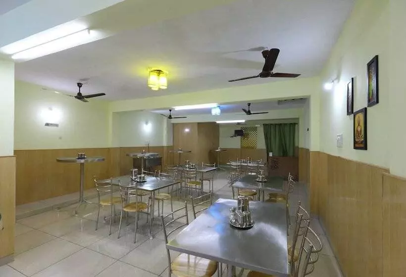Super Hotel O Thavalakuppam Near Bus Stand
