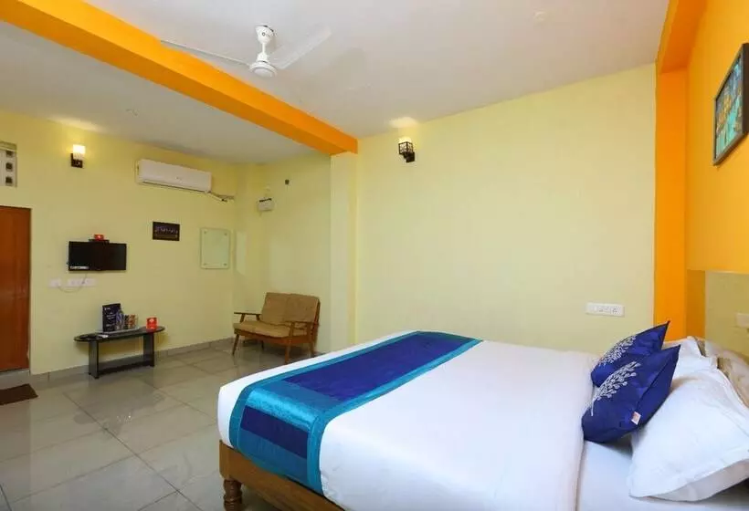 Super Hotel O Thavalakuppam Near Bus Stand