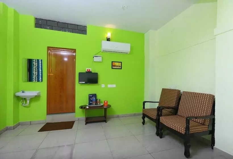 Super Hotel O Thavalakuppam Near Bus Stand