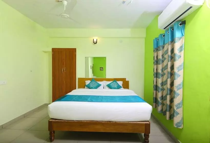 Super Hotel O Thavalakuppam Near Bus Stand