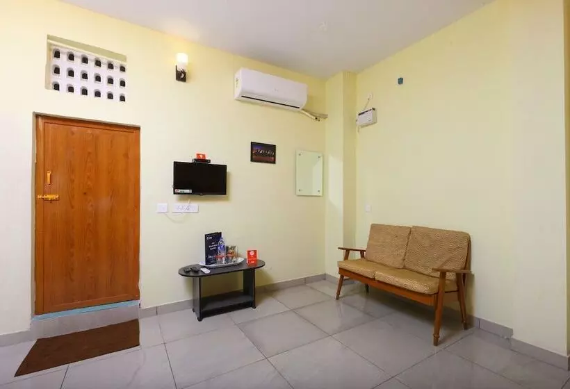Super Hotel O Thavalakuppam Near Bus Stand