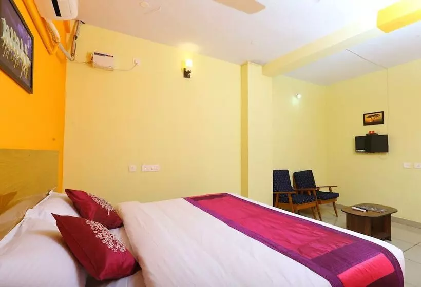 Super Hotel O Thavalakuppam Near Bus Stand
