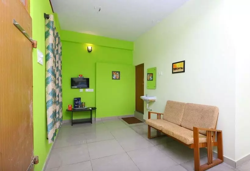 Super Hotel O Thavalakuppam Near Bus Stand