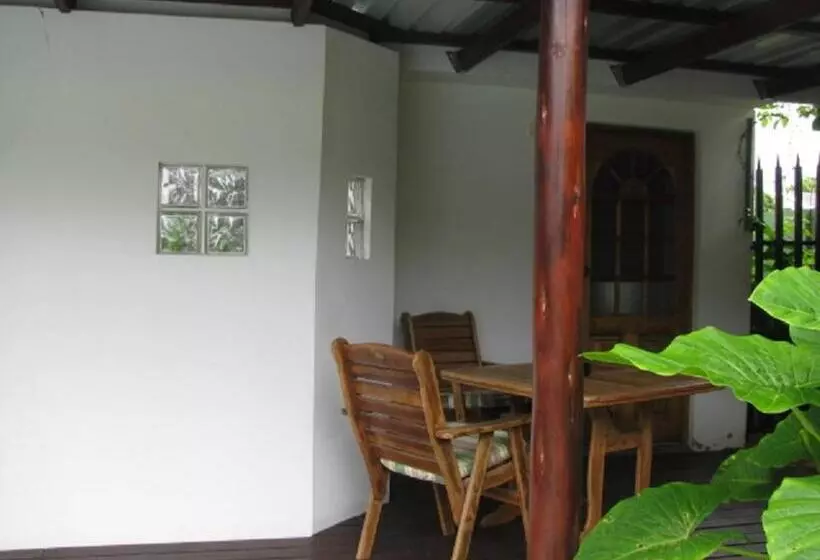 تختخواب و صبحانه Sounds Of The Sea