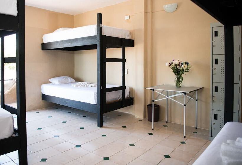 Deja Hostel Suites