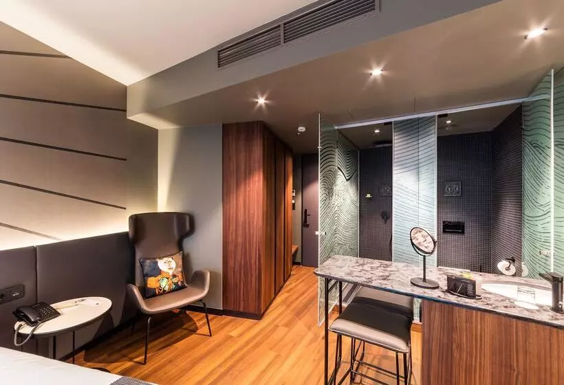 Hotelli Clark Budapest   Adults Only