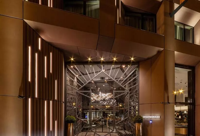 Hotelli Clark Budapest   Adults Only