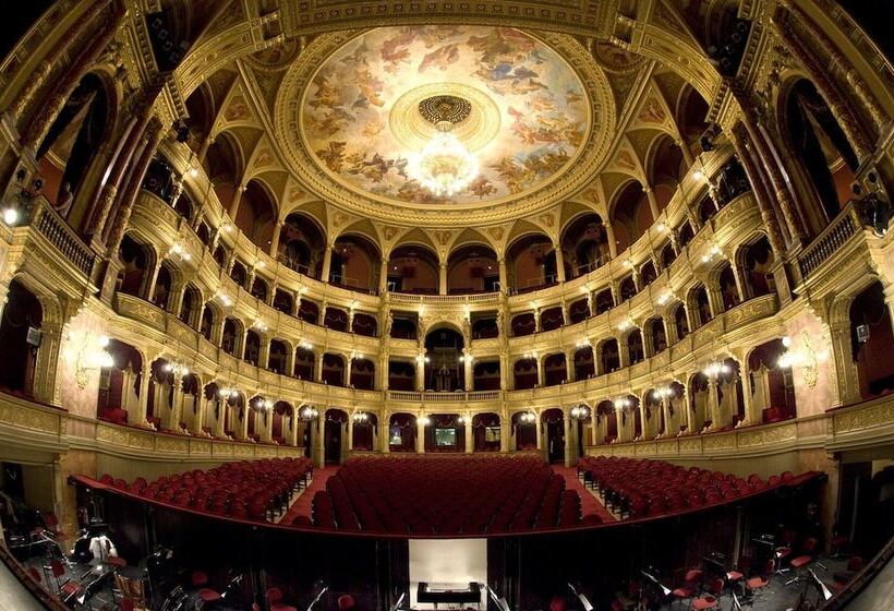 בית מלון כפרי Clark Budapest   Adults Only