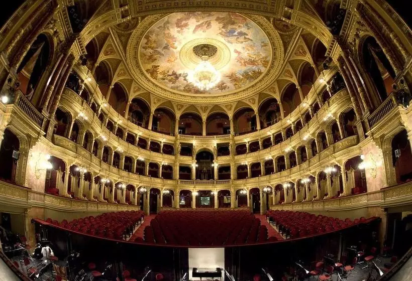 Hotelli Clark Budapest   Adults Only