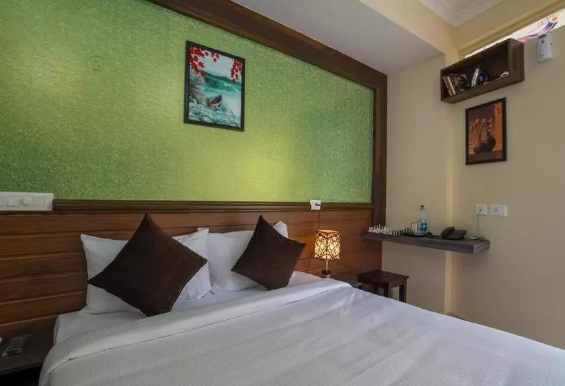 هتل Gems 9 Airport