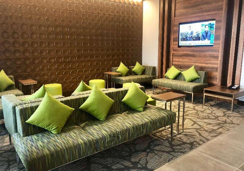 هتل Wingate By Wyndham Kamloops