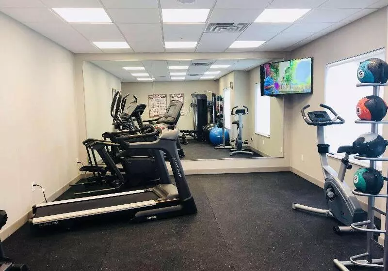 ホテル Wingate By Wyndham Kamloops