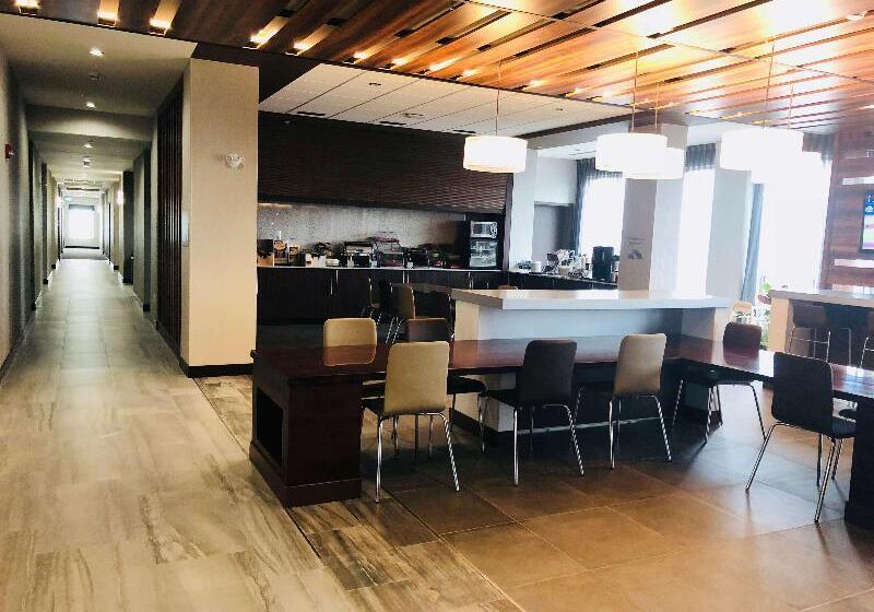 هتل Wingate By Wyndham Kamloops