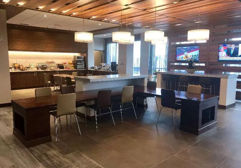 ホテル Wingate By Wyndham Kamloops