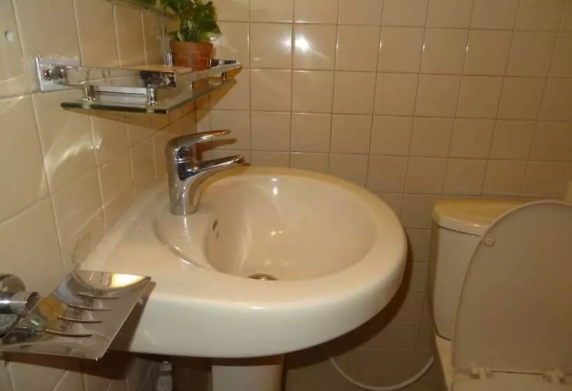 هتل Grand Circle Inn