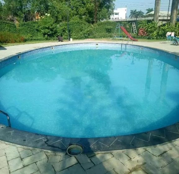 Hotelli Ashwin Igatpuri, Pure Veg & Jain Food