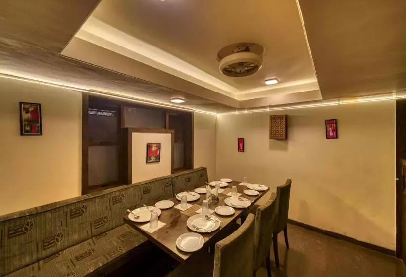 Hotelli Ashwin Igatpuri, Pure Veg & Jain Food