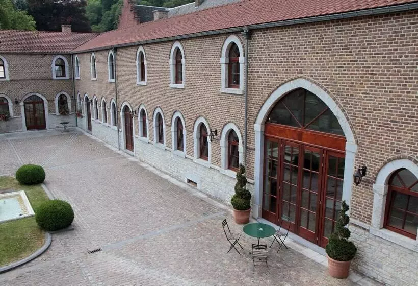 Hotelli Hôtel   Ferme Du Château D Ahin