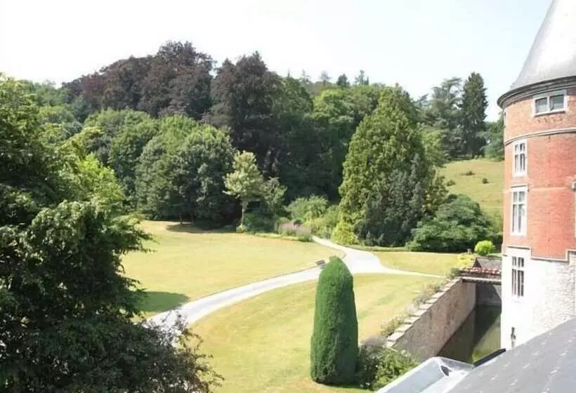 Hotelli Hôtel   Ferme Du Château D Ahin