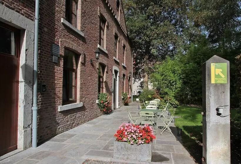 Hotelli Hôtel   Ferme Du Château D Ahin