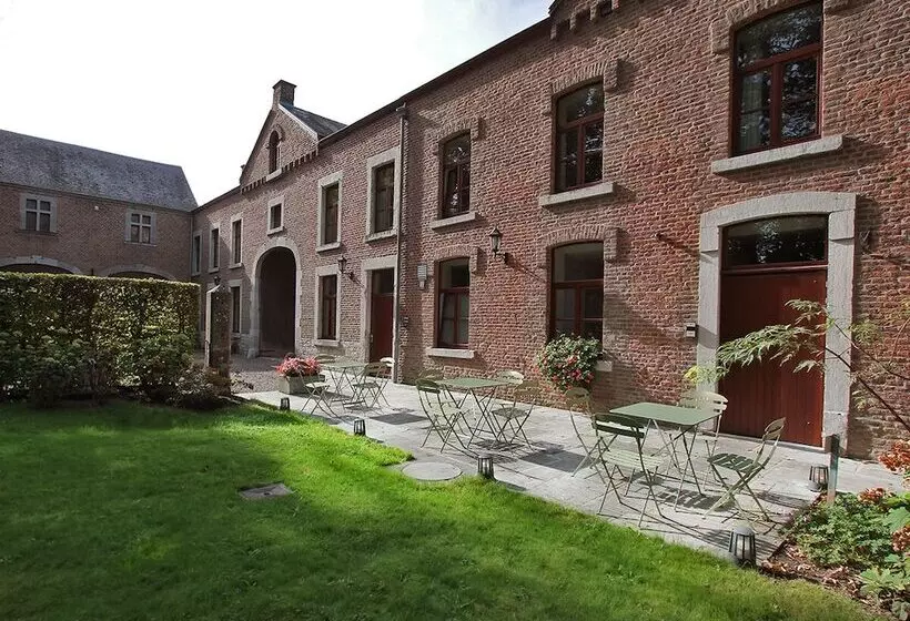 Hotelli Hôtel   Ferme Du Château D Ahin