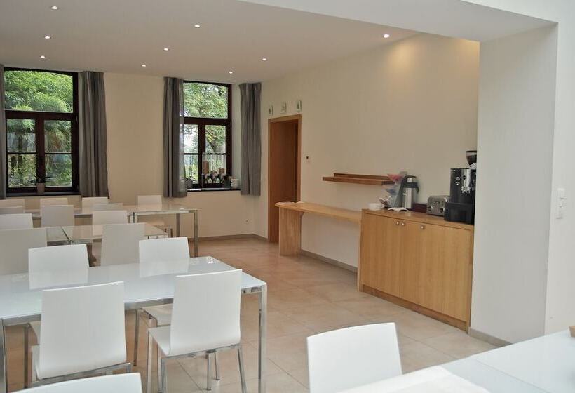 هتل Hôtel Ferme Du Château D Ahin