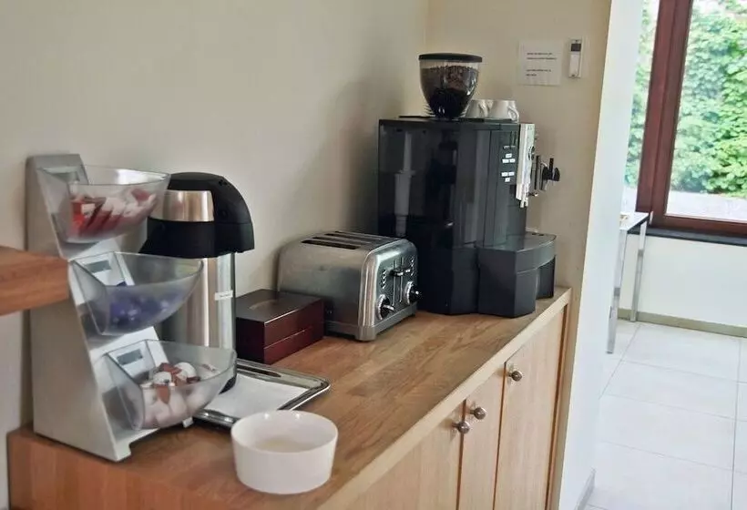 Hotelli Hôtel   Ferme Du Château D Ahin