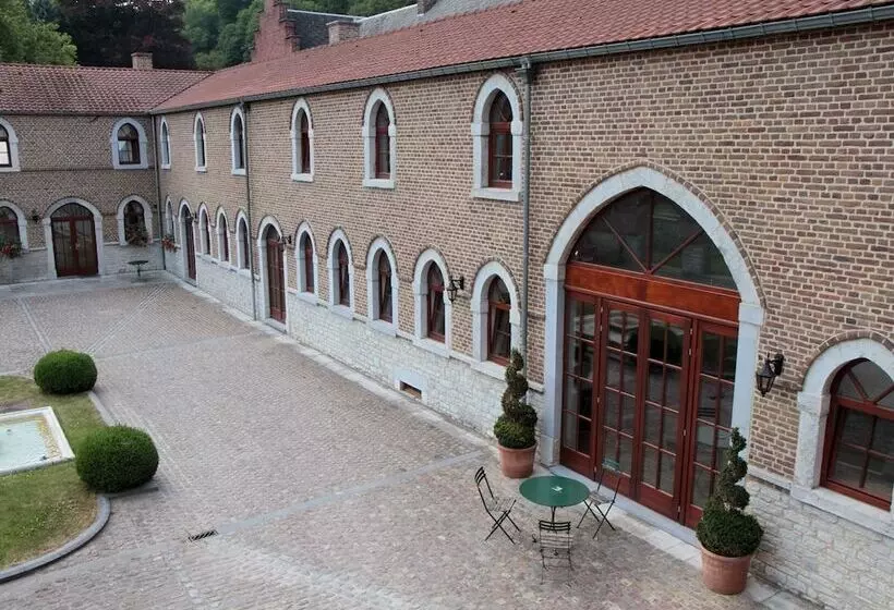 Hotelli Hôtel   Ferme Du Château D Ahin