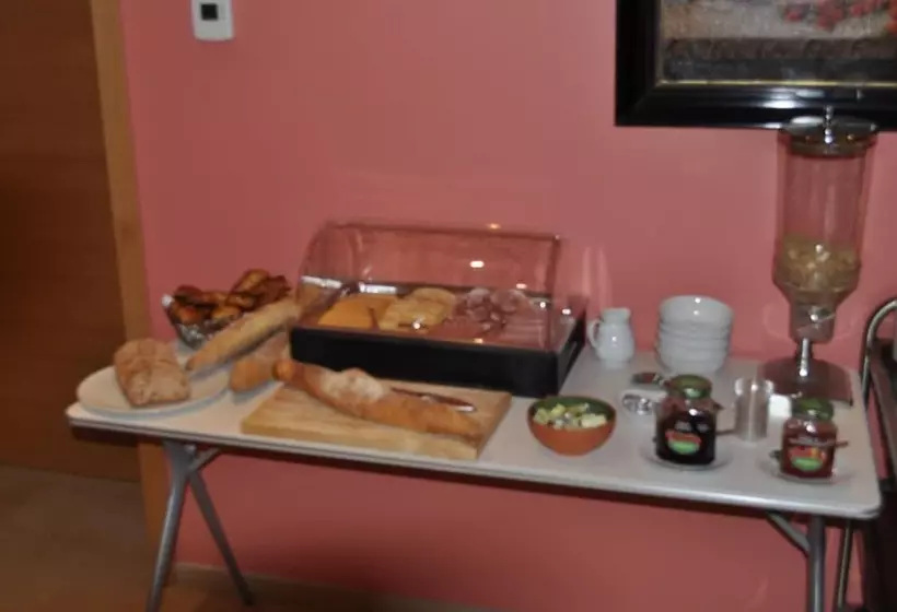 Hotelli Hôtel   Ferme Du Château D Ahin