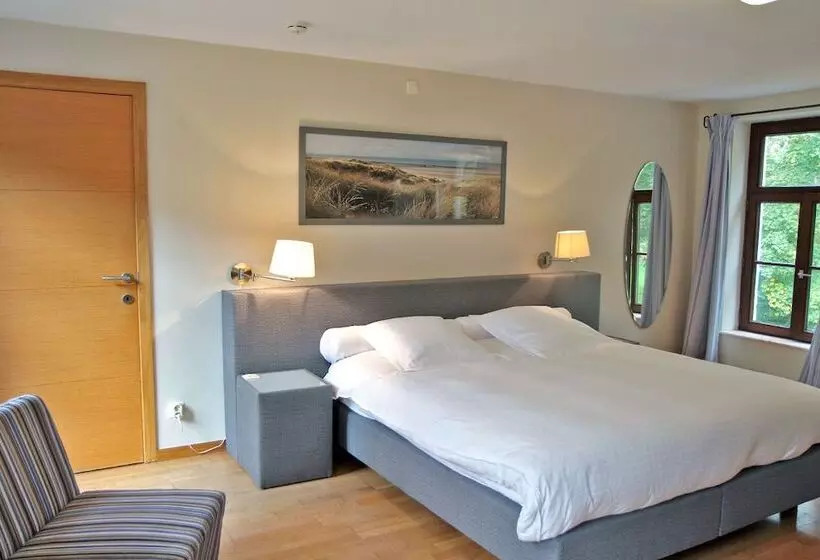 Hotelli Hôtel   Ferme Du Château D Ahin