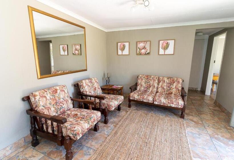 هتل Misty Morn Cottages