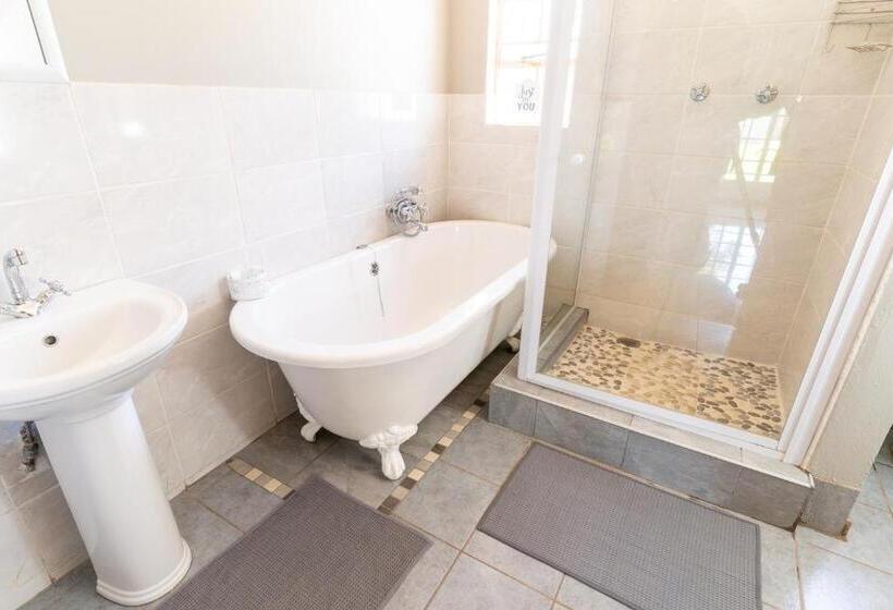 هتل Misty Morn Cottages