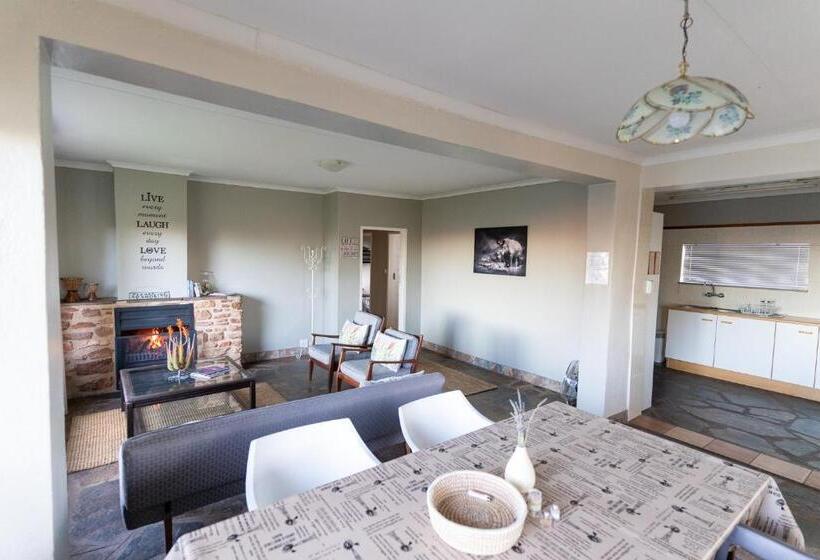 هتل Misty Morn Cottages