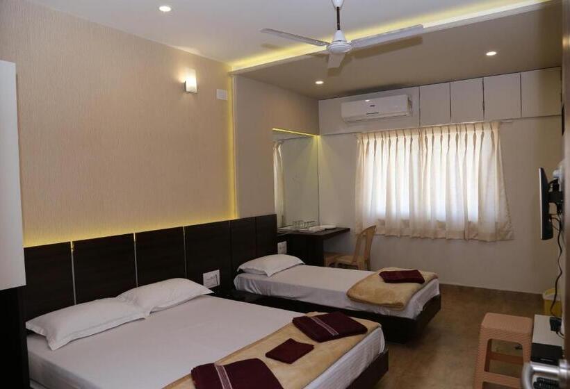 هتل Navaratna Palace