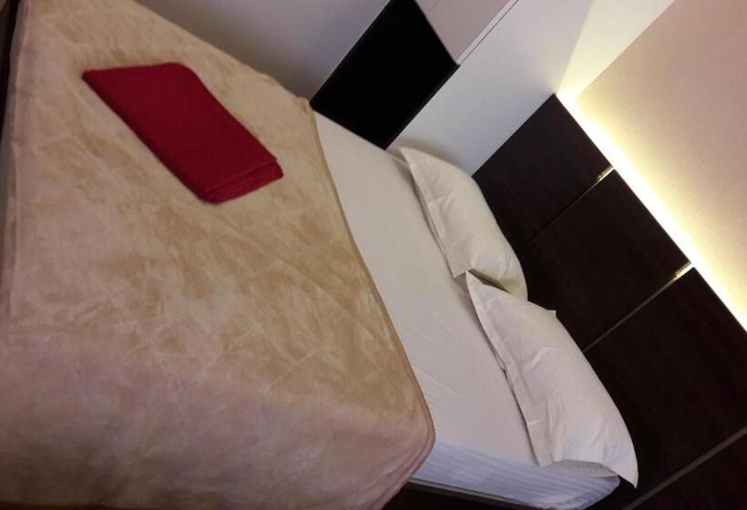 هتل Navaratna Palace