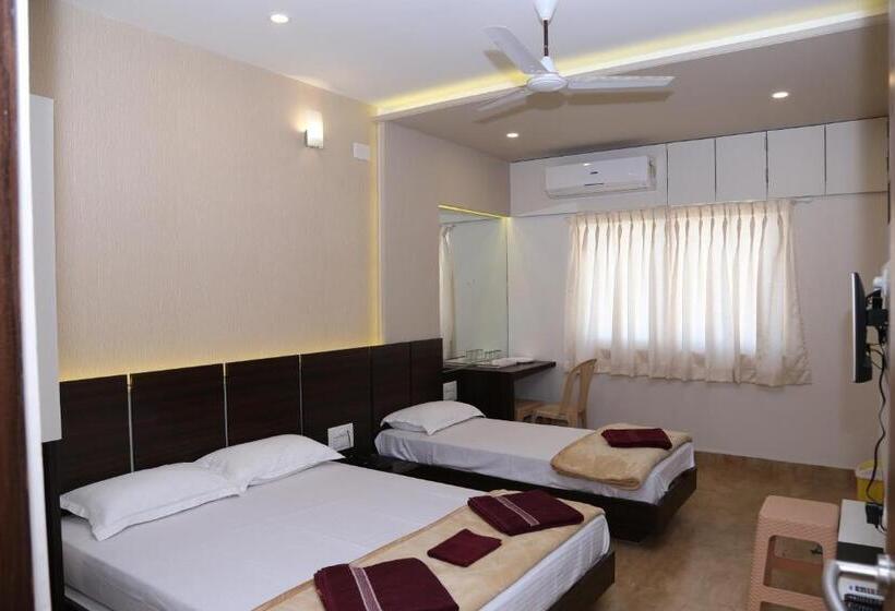 هتل Navaratna Palace