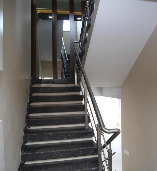 هتل Navaratna Palace