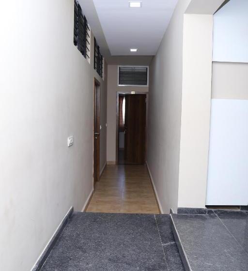 هتل Navaratna Palace