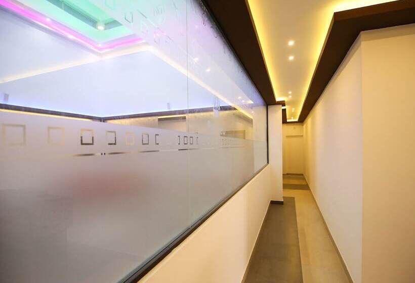 בית מלון כפרי Oyo 10152 Rail View Residency