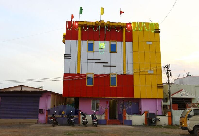 בית מלון כפרי Oyo 7747 Ss Residency