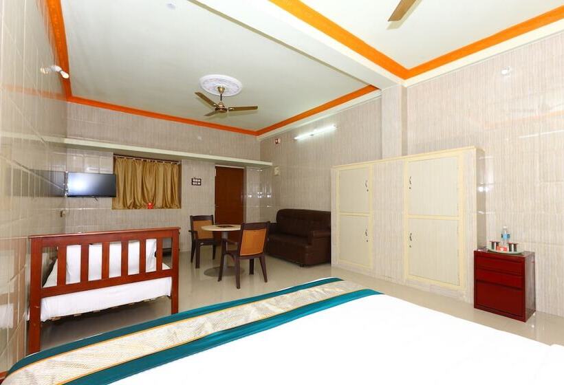 בית מלון כפרי Oyo 7747 Ss Residency