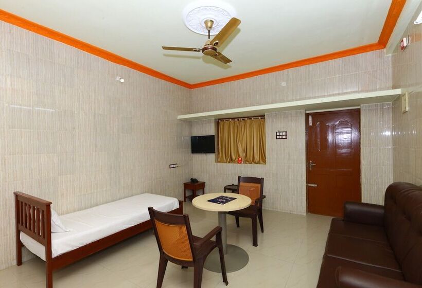 בית מלון כפרי Oyo 7747 Ss Residency